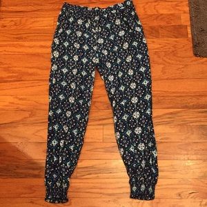 Harlem pants with pockets.